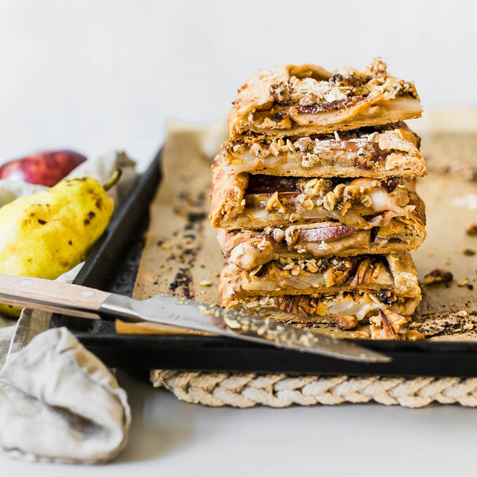 Apple And Pear Galette With Walnut Oat Streusel Recipe Sur La Table In a large bowl, toss the apple and pear slices with the dry mixture. apple and pear galette with walnut oat