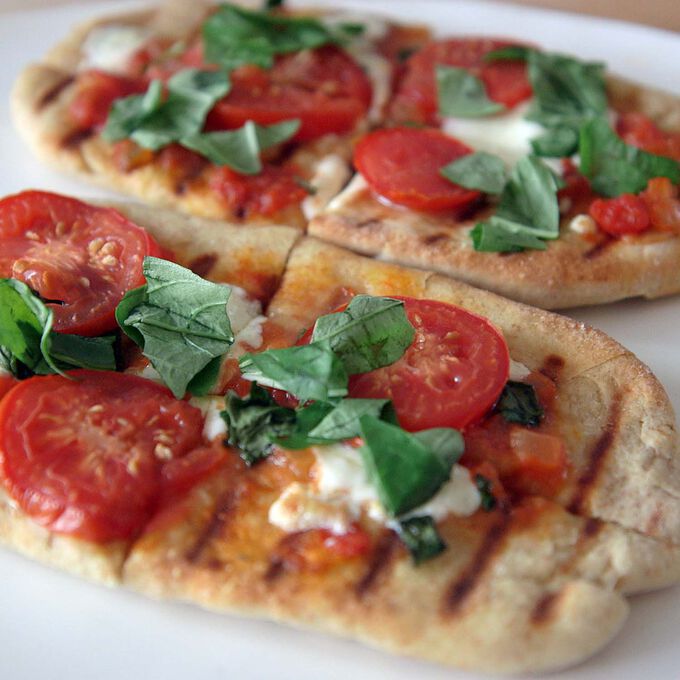Whole Wheat Grilled Flatbread Pizettes
