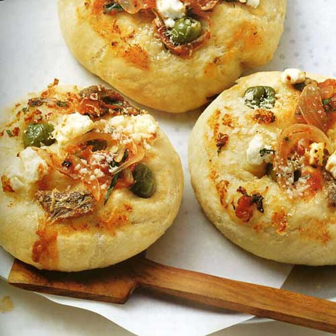Smoked Salmon Pizzettes with Red Onion and Capers