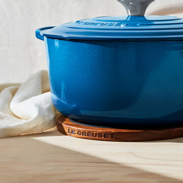 Le Creuset 8" Wood Magnetic Trivet with Silicone Rings