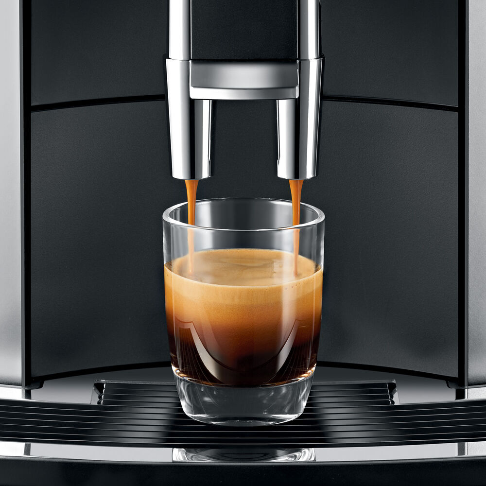 Jura E6 Automatic Coffee Machine Sur La Table