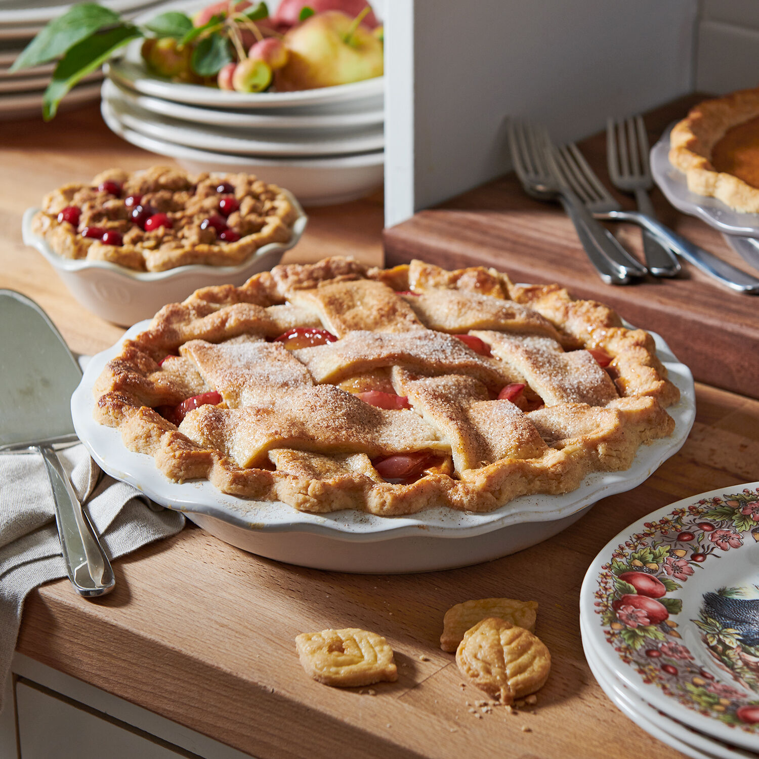 Apple Pie Emile Henry Traditional Pie Dish Emile Henry Classic Pie - Main Image