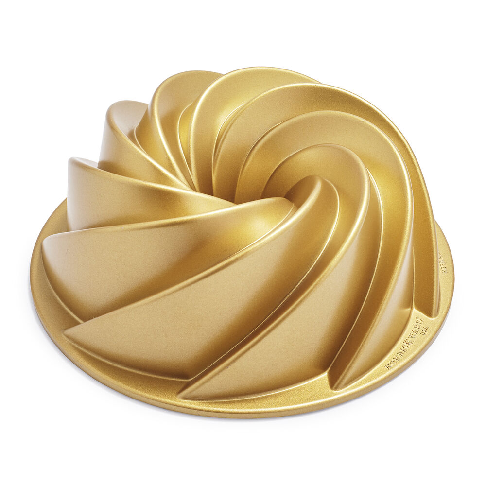 Nordic Ware Heritage Bundt Pan Sur La Table