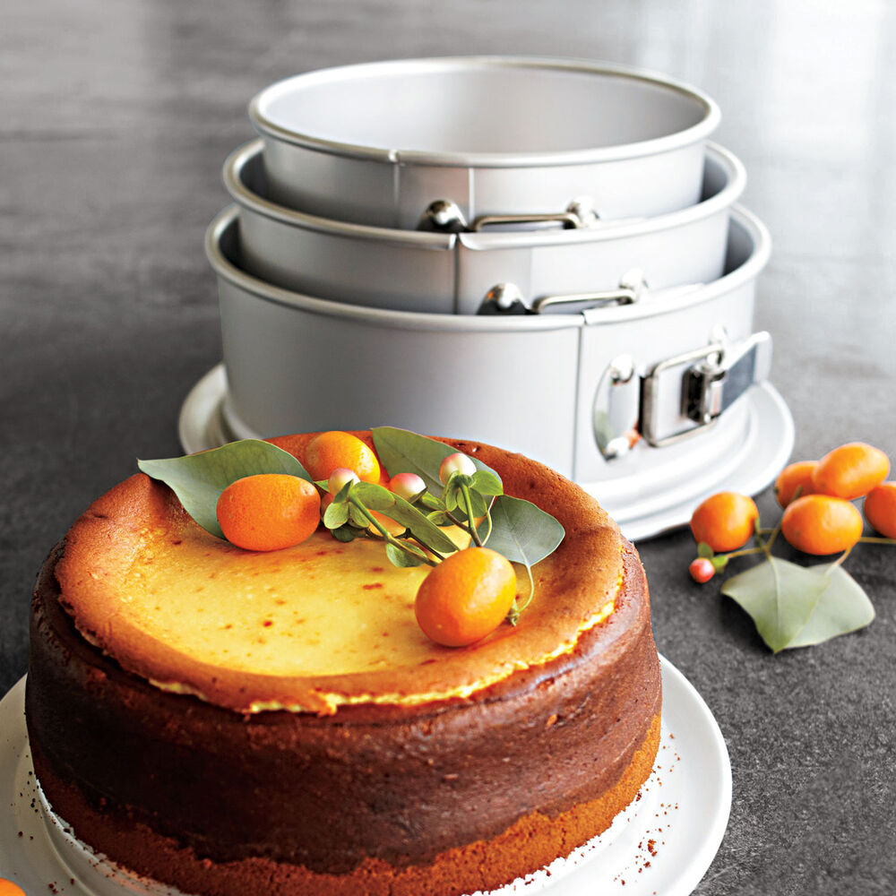 Amazon Com Fat Daddio S Cake Hemisphere Pan 2 75 X 1 4 Inch Silver Novelty Cake Pans Kitchen Dining