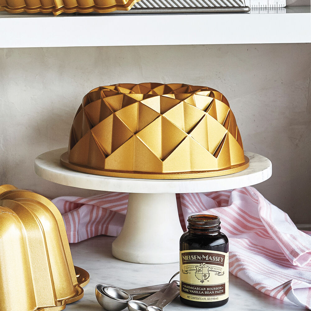 Nordic Ware Jubilee Gold Bundt® Pan, 10 cups Sur La Table