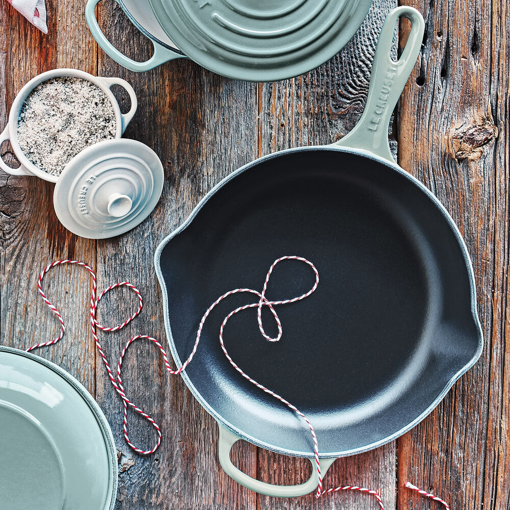 Le Creuset Signature Cast Iron Skillet 10 25 Sur La Table