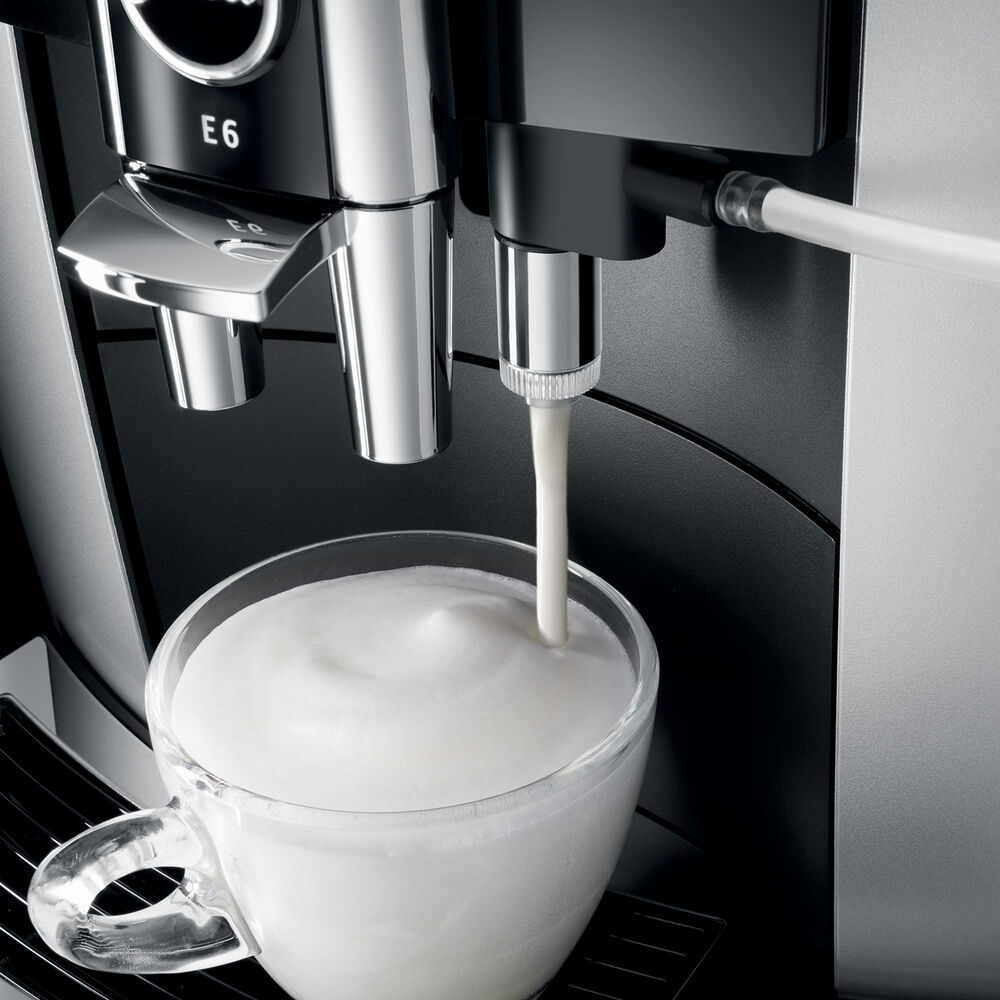 Jura E6 Automatic Coffee Machine Sur La Table