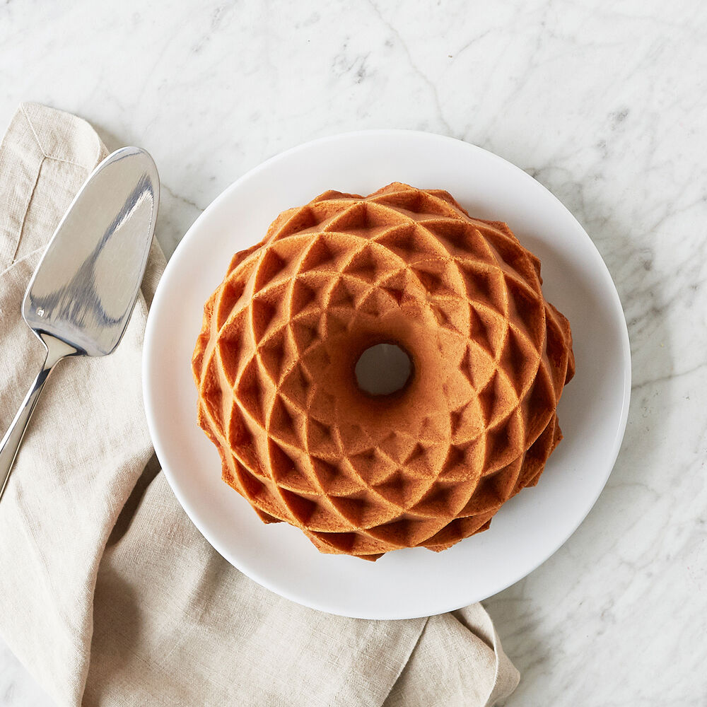 Nordic Ware Jubilee Gold Bundt® Pan, 10 cups Sur La Table