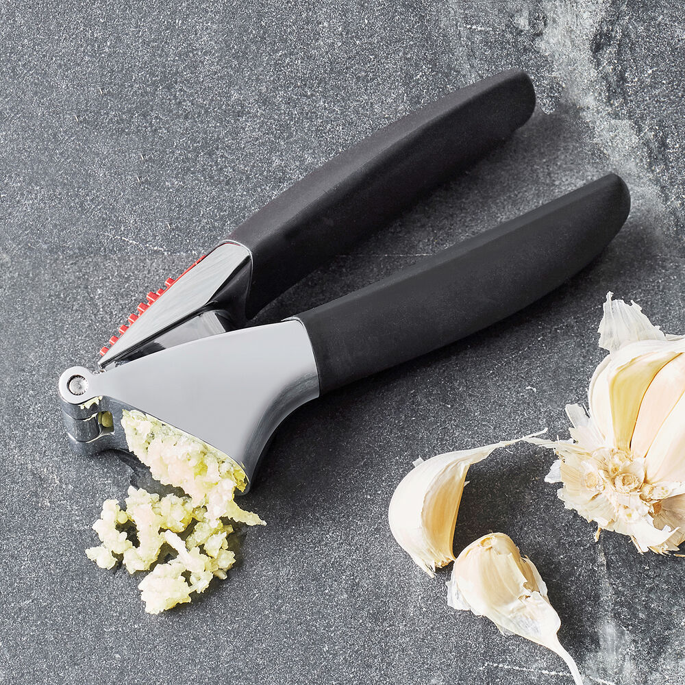 OXO Good Grips Garlic Press Sur La Table OXO Good Grips Garlic Press Sur La Table