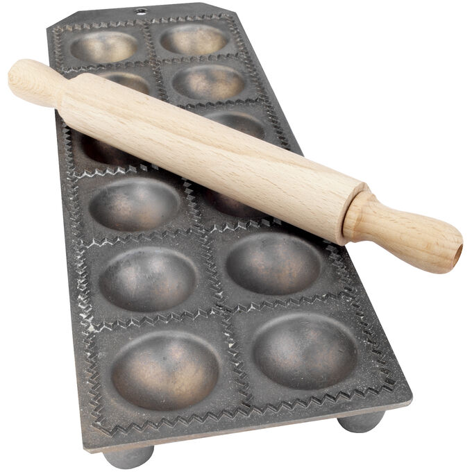 Round Italian Ravioli Maker with Rolling Pin