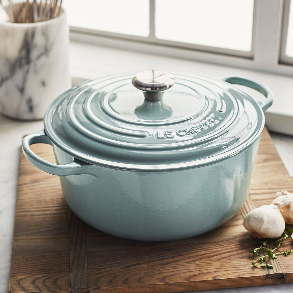 Le Creuset Signature Round Dutch Oven 7 25 Qt Sur La Table