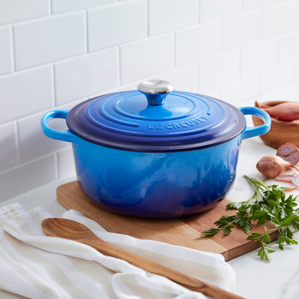 Le Creuset Signature Round Dutch Oven 5 5 Qt Sur La Table