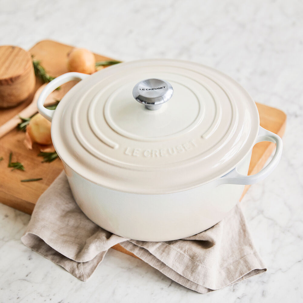 Le Creuset Signature Round Dutch Oven 7 25 Qt Sur La Table