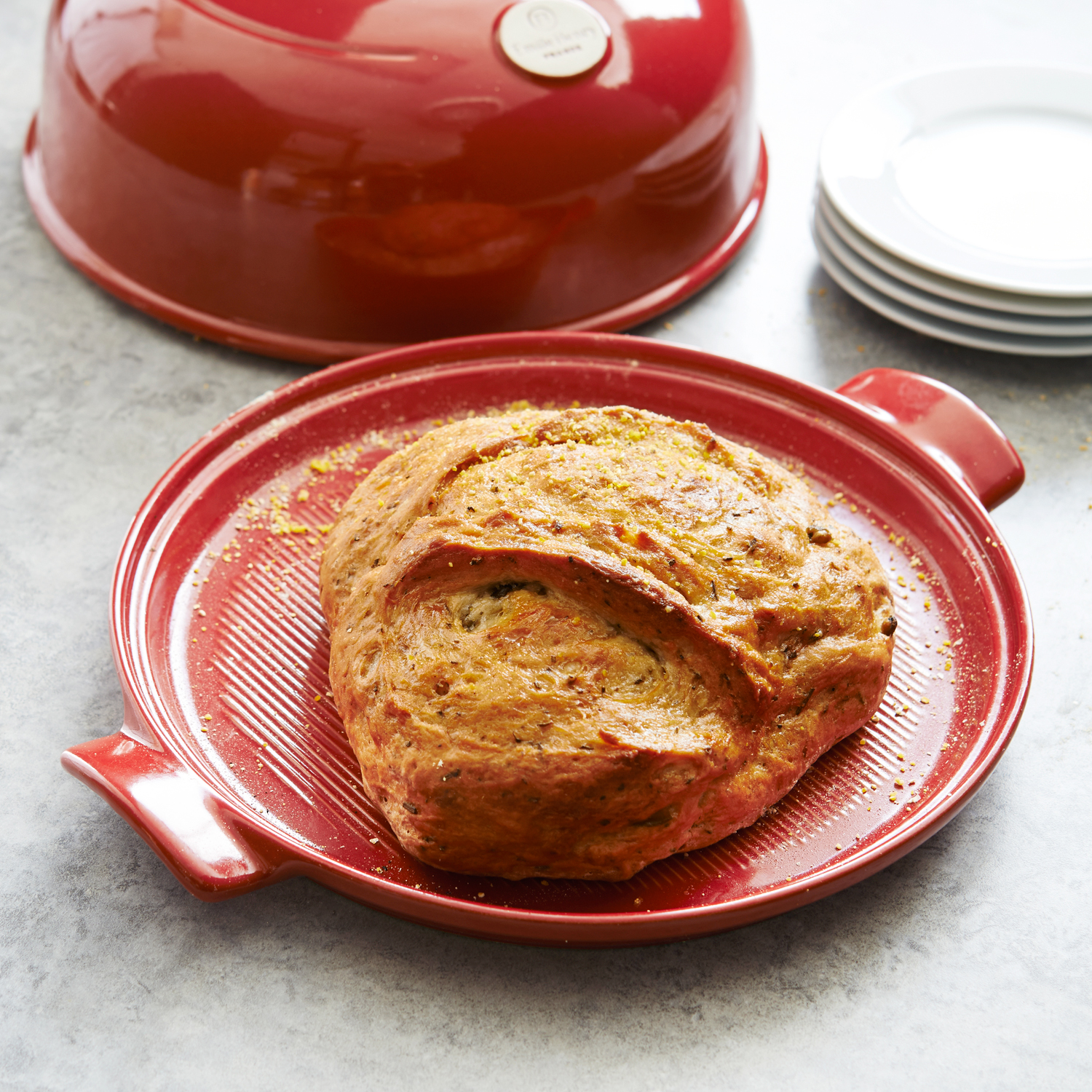 Crusty artisan bread sur la table