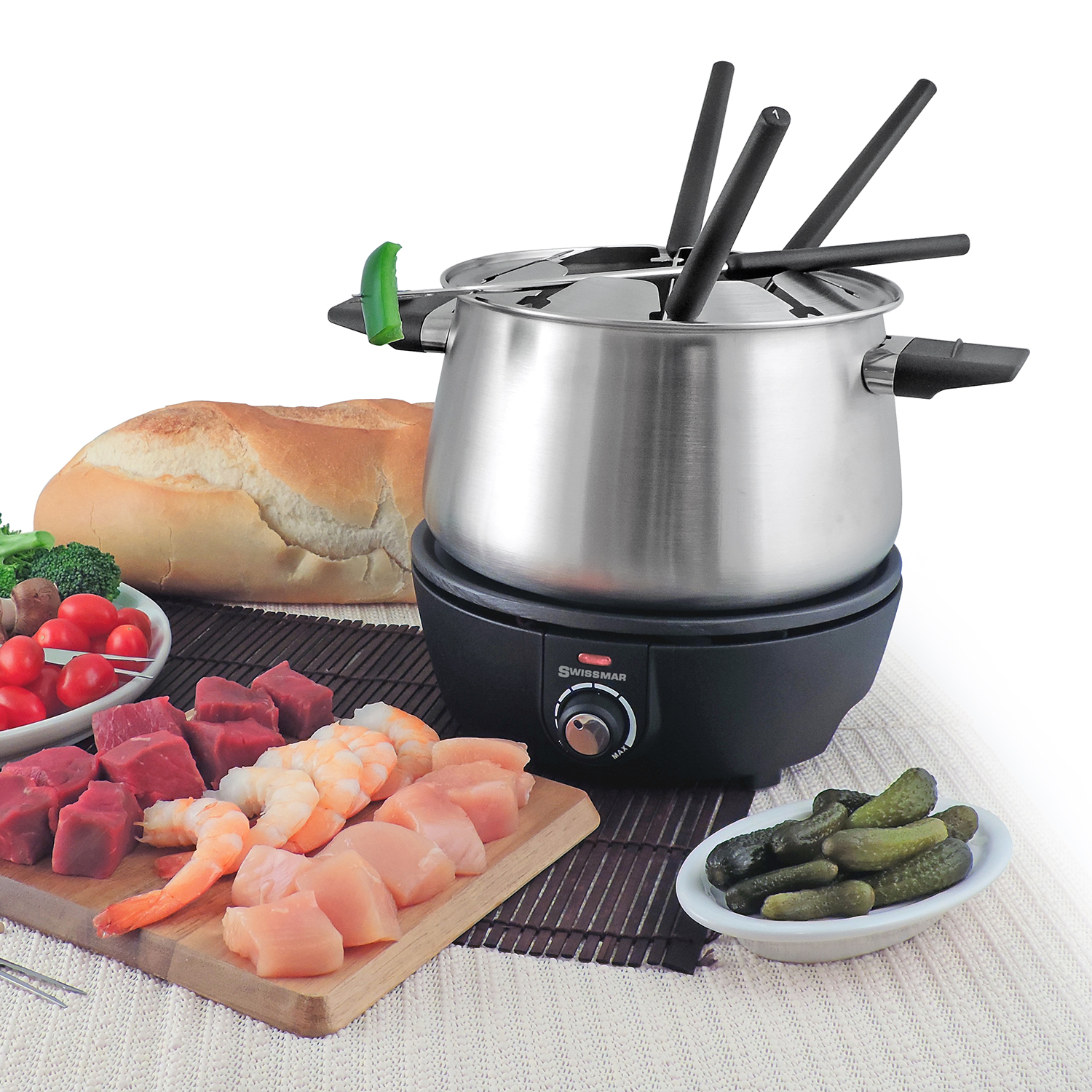 swissmar olten 10 piece electric fondue set sur la table
