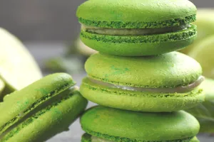green caramel apple macarons