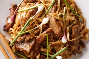 wide Thai noodles with beef