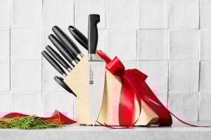 knife block with ribbon