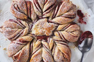 Raspberry Snowflake Pull-Apart Wreath