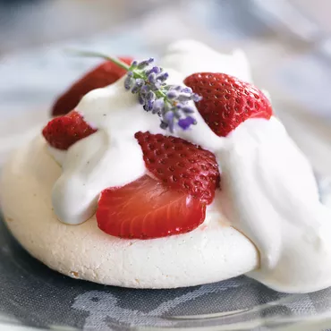 Meringue Pavolova with berries and whipped cream