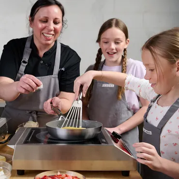girls cooking with Sur La Table chef