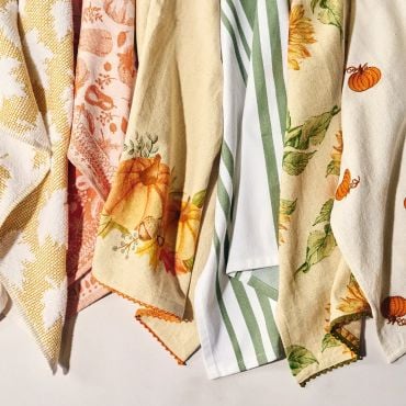 fall linens with autumn motifs