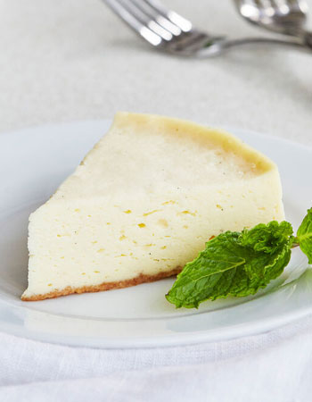 CLASSIC VANILLA BEAN CHEESECAKE