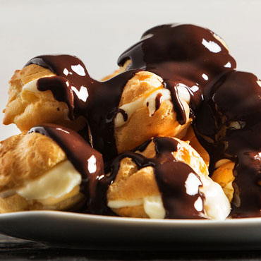 Perfect Profiteroles with chocolate Sauce