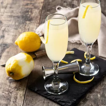 French 75 cocktail in champagne flute