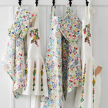 Floral aprons, towels and pot holders