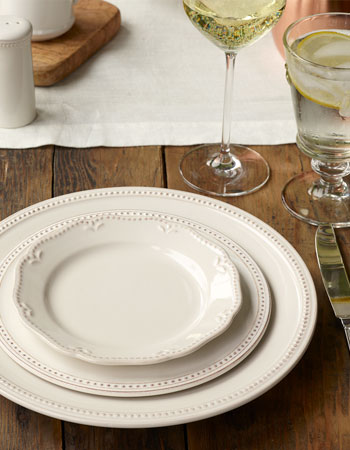 THE FARMHOUSE TABLE