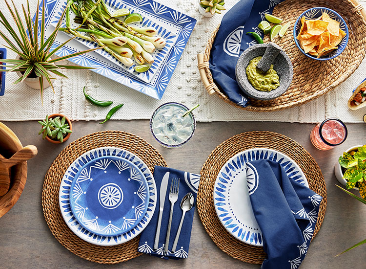 El Mar blue and white outdoor dinnerware