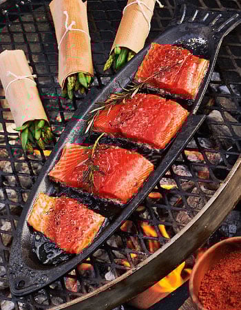 Cast iron fish grilling pan