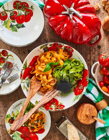 Dinnerware and serving bowl with Farmers Market tomatoes design