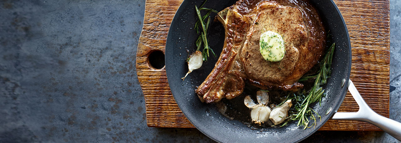 Scanpan skillet with steak and garlic