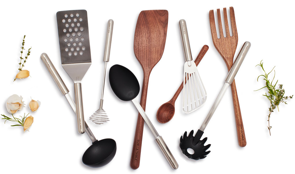 sur la table kitchen utensil set