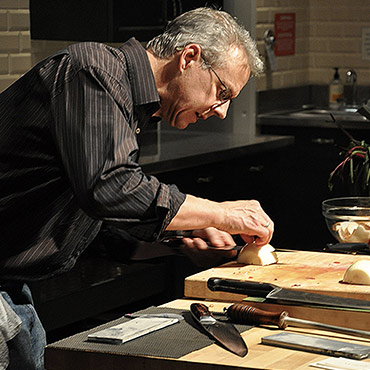 Bob Kramer sharpening knife