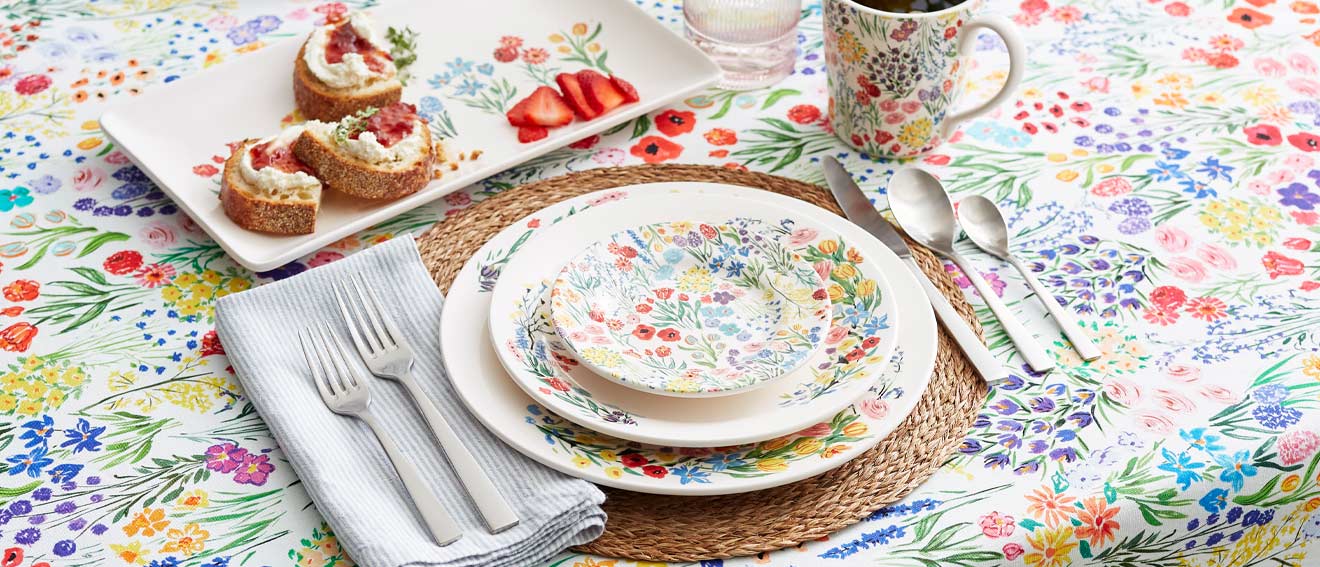Jardin floral dinnerware and linens
