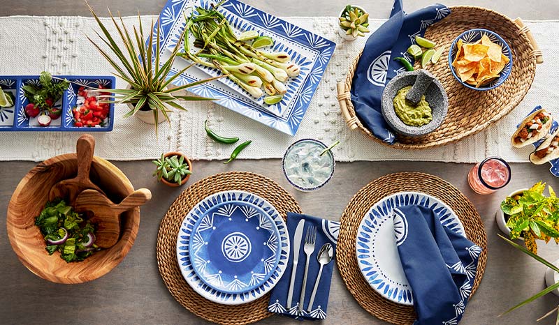 El Mar blue and white floral dinnerware